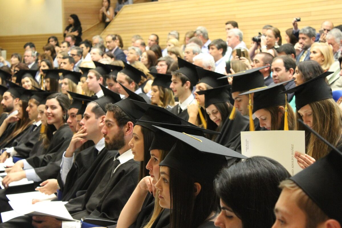 Au intrat la facultate, dar nu mai au unde să meargă! Studenții, anunțați că s-au desființat cursurile!