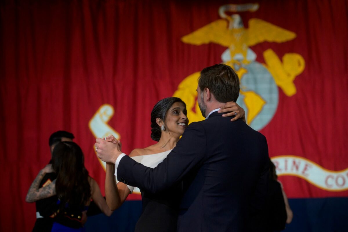 Imagine Stire Divorț inevitabil: omul președintelui, în centrul unei furtuni amoroase!? Primele declarații după ce soția lui a apărut fără verighetă | 2review.ro