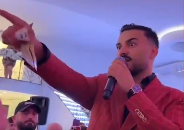 Jador a pus stop în mijlocul unui eveniment și a dat afară un bărbat. Ce s-a întâmplat: „Dacă nu iese, nu mai cânt nimic”