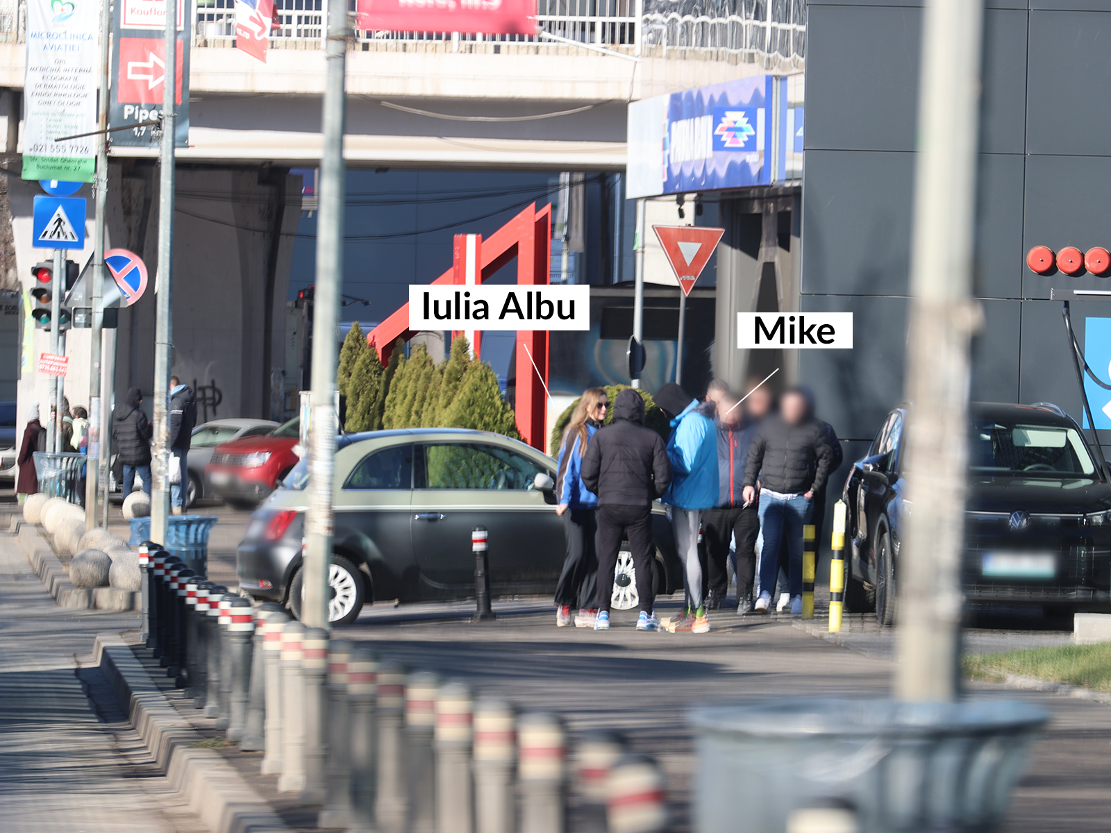 Cuplul a bifat câteva lucruri de rezolvat, apoi s-a îndreptat spre casă