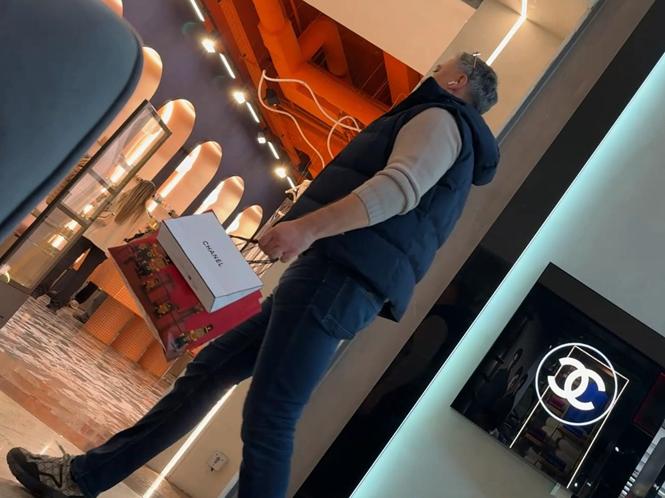 Designerul pare că a găsit ce căuta