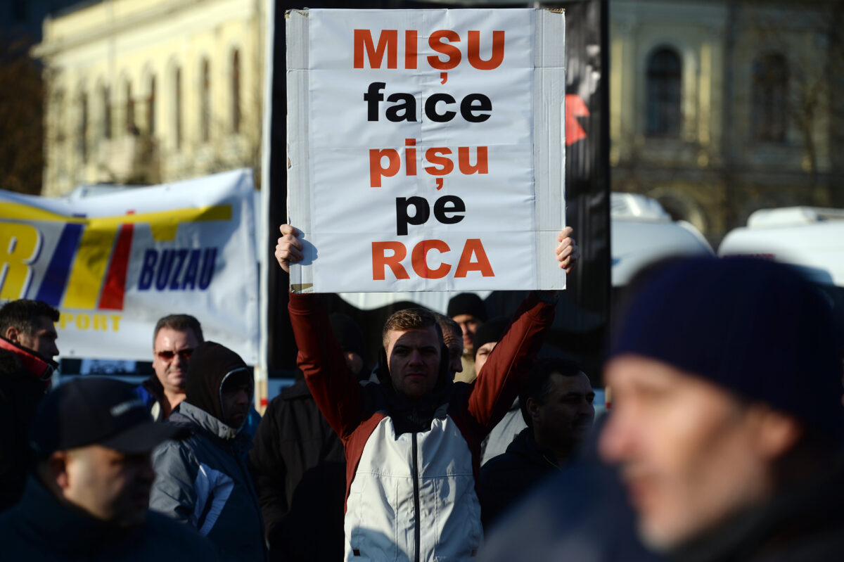 Se întâmpla acum 10 ani. Când Bucureștiul a fost paralizat de furie. Ziua în care RCA-ul a scos mii de șoferi în stradă