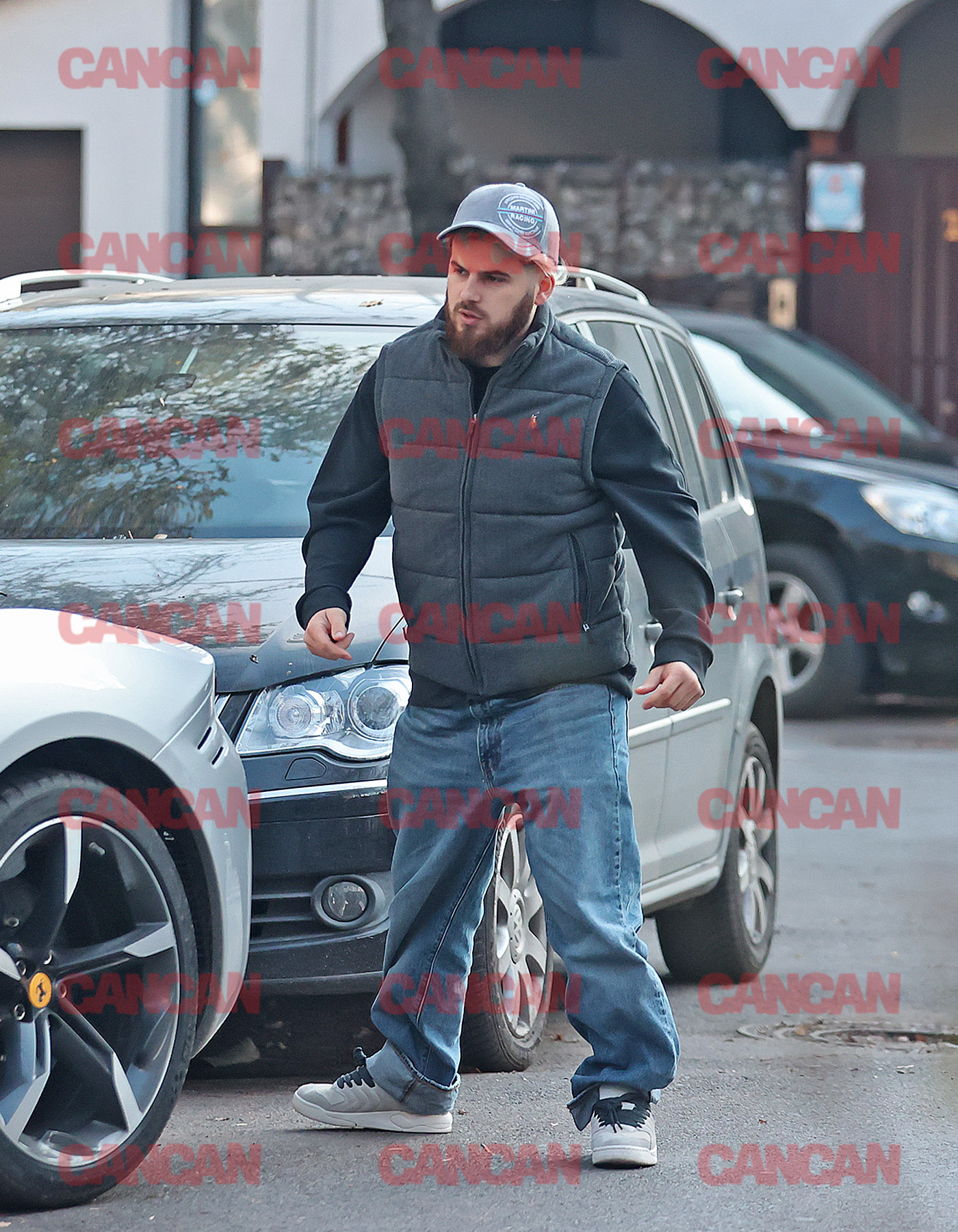 A aruncat și el o privire să vadă că totul e în regulă