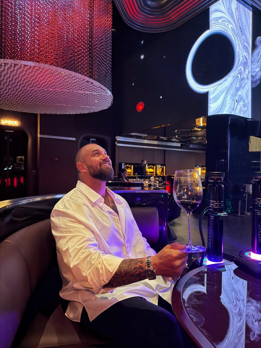 Cât costă să închiriezi un avion privat în Dubai, în mijlocul conflictului din Orientul Mijlociu. Alex Bodi este uluit!