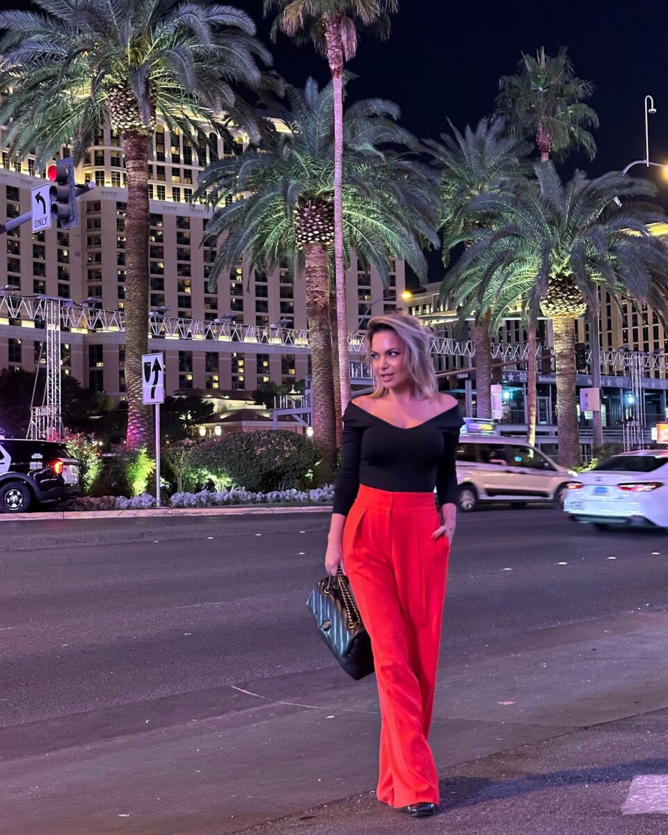 Imagine Stire Ce face Andreea Antonescu în America când nu este pe scenă? Artista a spus totul | 2review.ro