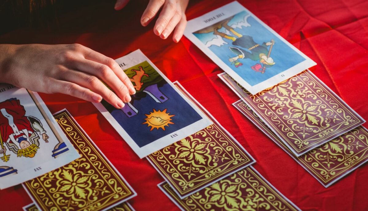 Imagine Stire Cartea de Tarot a zilei de vineri, 27 februarie 2026. Alegerile care definesc destinul | 2review.ro