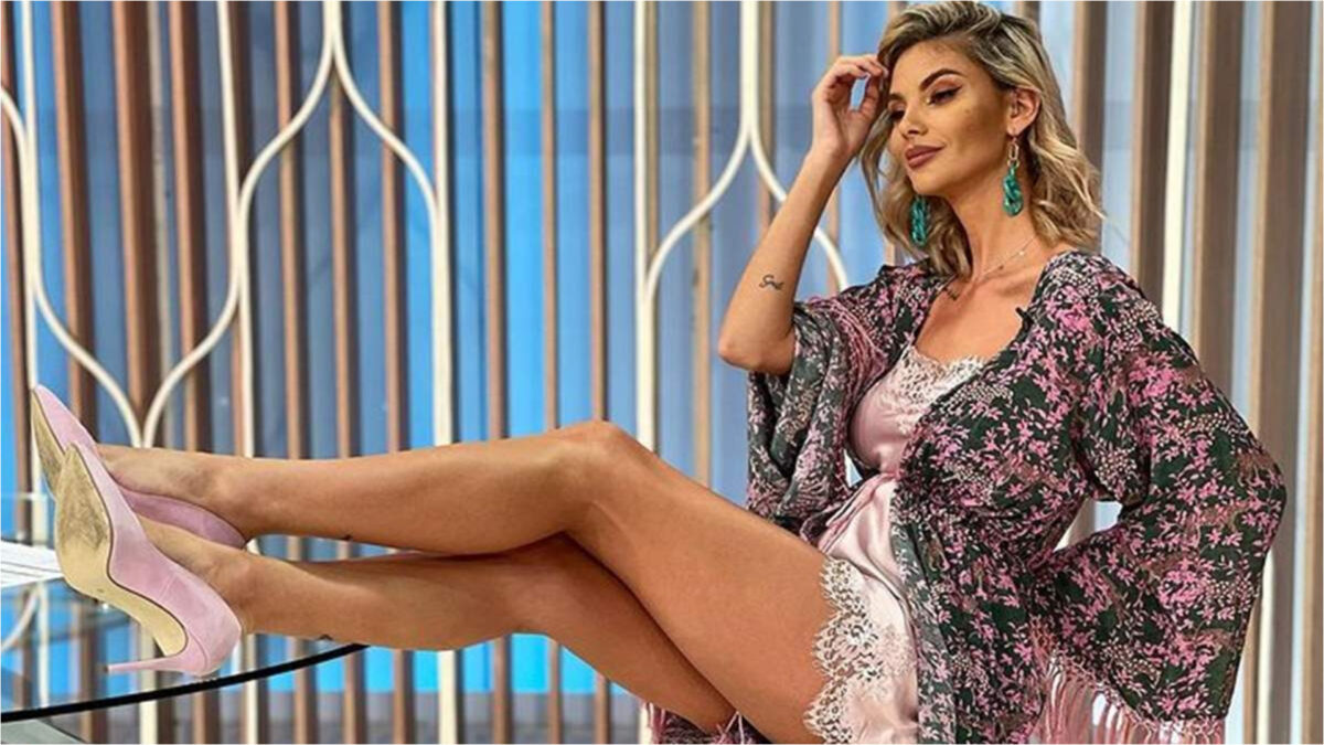 Imagine Stire Ramona Olaru, pusă la zid de foștii iubiți din cauza lui Răzvan Simion. Ce îi cereau să nu mai facă la Neatza | 2review.ro