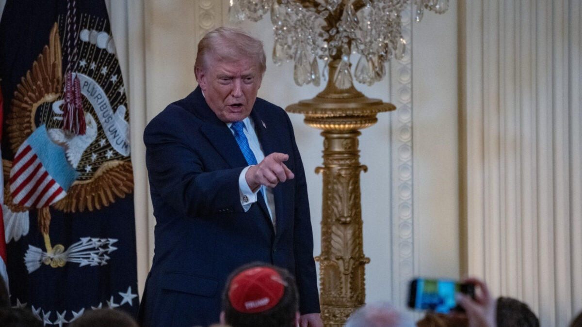 Imagine Stire Pacea din Ucraina, mai aproape ca oricând. Trump îi cere lui Zelenski să cedeze teritorii: ”Au pierdut!” | 2review.ro