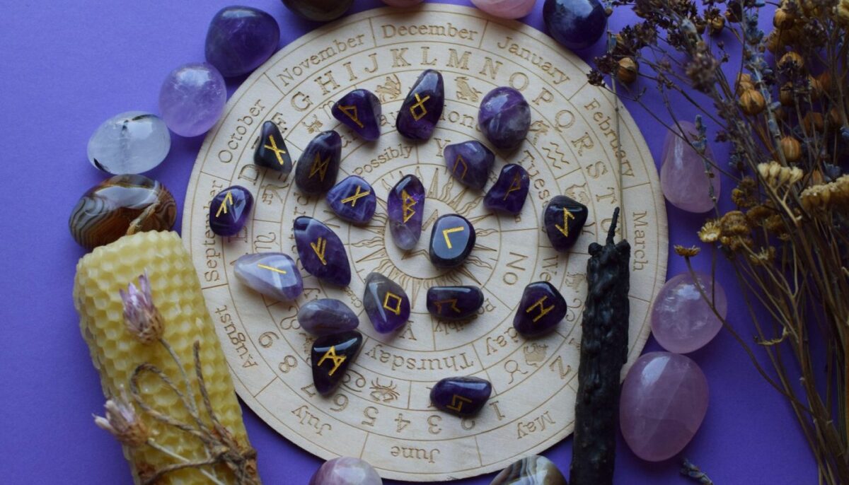 Imagine Stire Horoscop rune azi, 22 martie 2026. Persoanele care urmează să facă o investiție sunt avertizate să nu se grăbească azi | 2review.ro