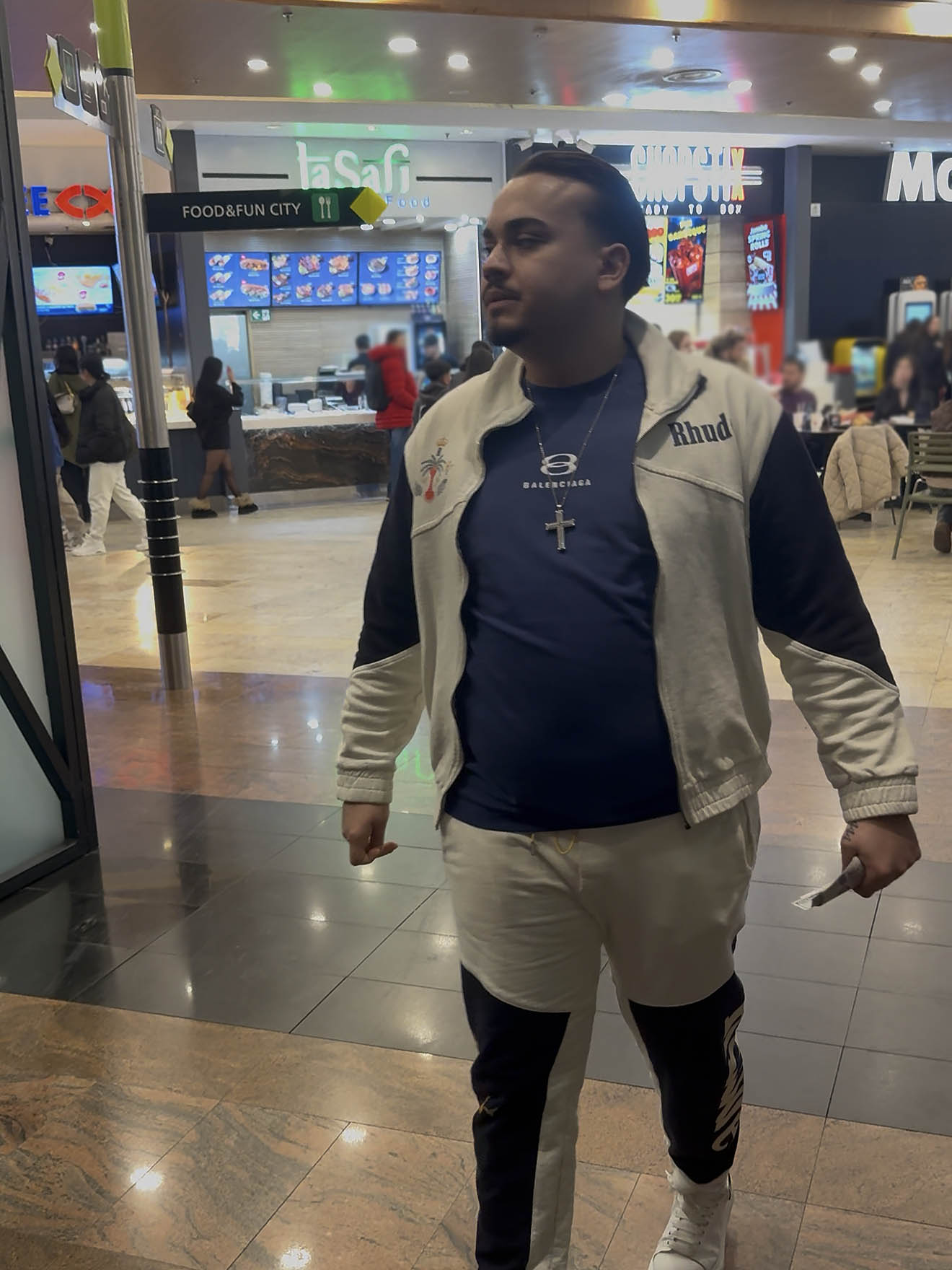 Adrian Minune Jr nu poate sta prea departe de fosta, Ariana