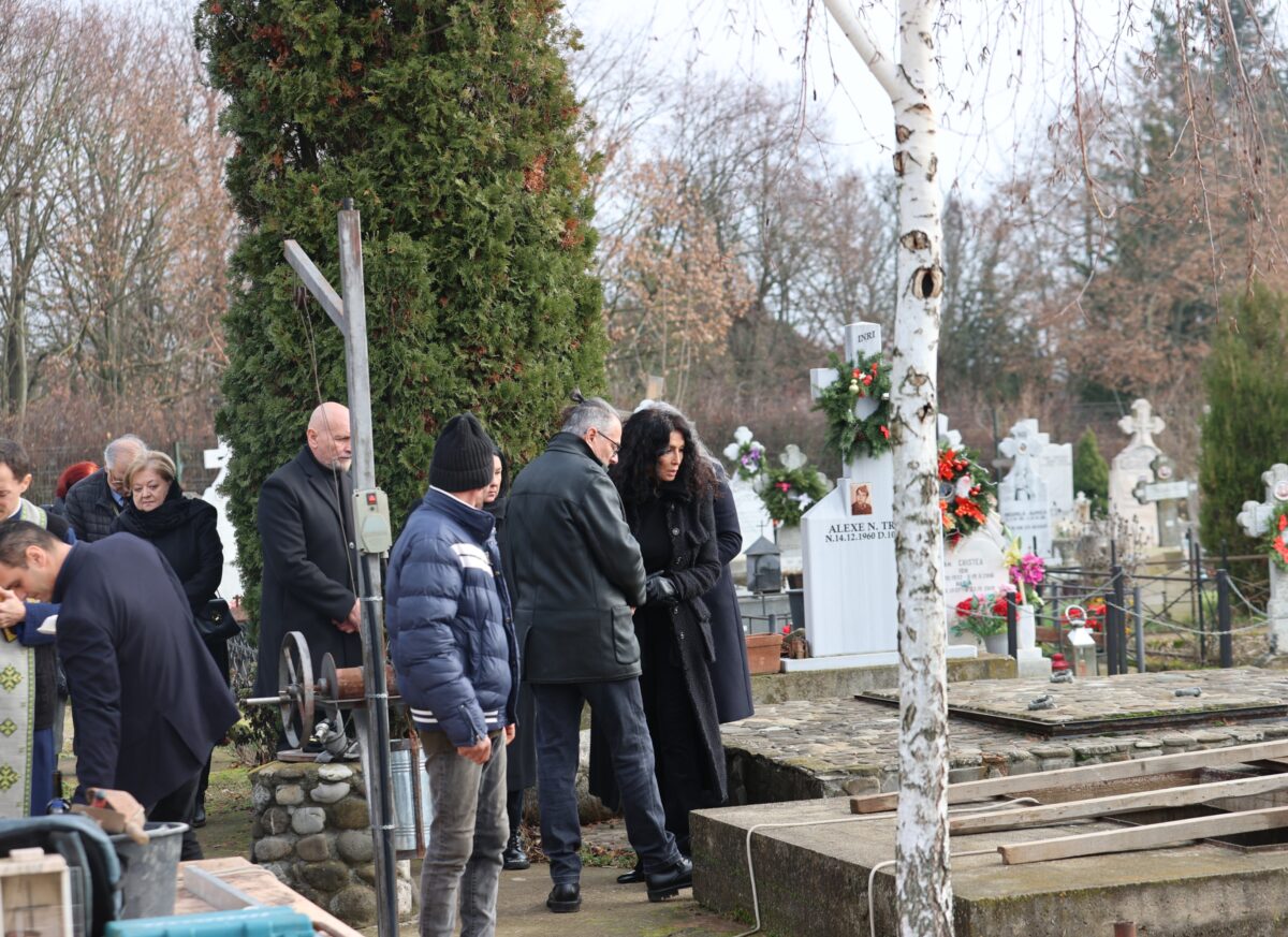 Imagine Stire N-a putut privi. Momentul în care durerea a fost prea mare și Mihaela Rădulescu s-a întors cu spatele | 2review.ro