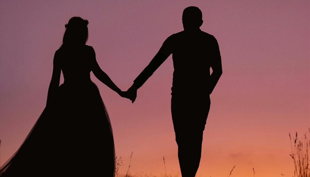 Imagine Stire Nuntă secretă în showbiz, înainte de Crăciun! S-au căsătorit pe ascuns, la câteva luni după ce au devenit părinți | 2review.ro