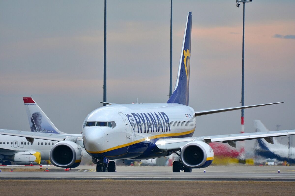Imagine Stire Lovitură pentru turiști! Ryanair închide baze și elimină sute de mii de zboruri | 2review.ro
