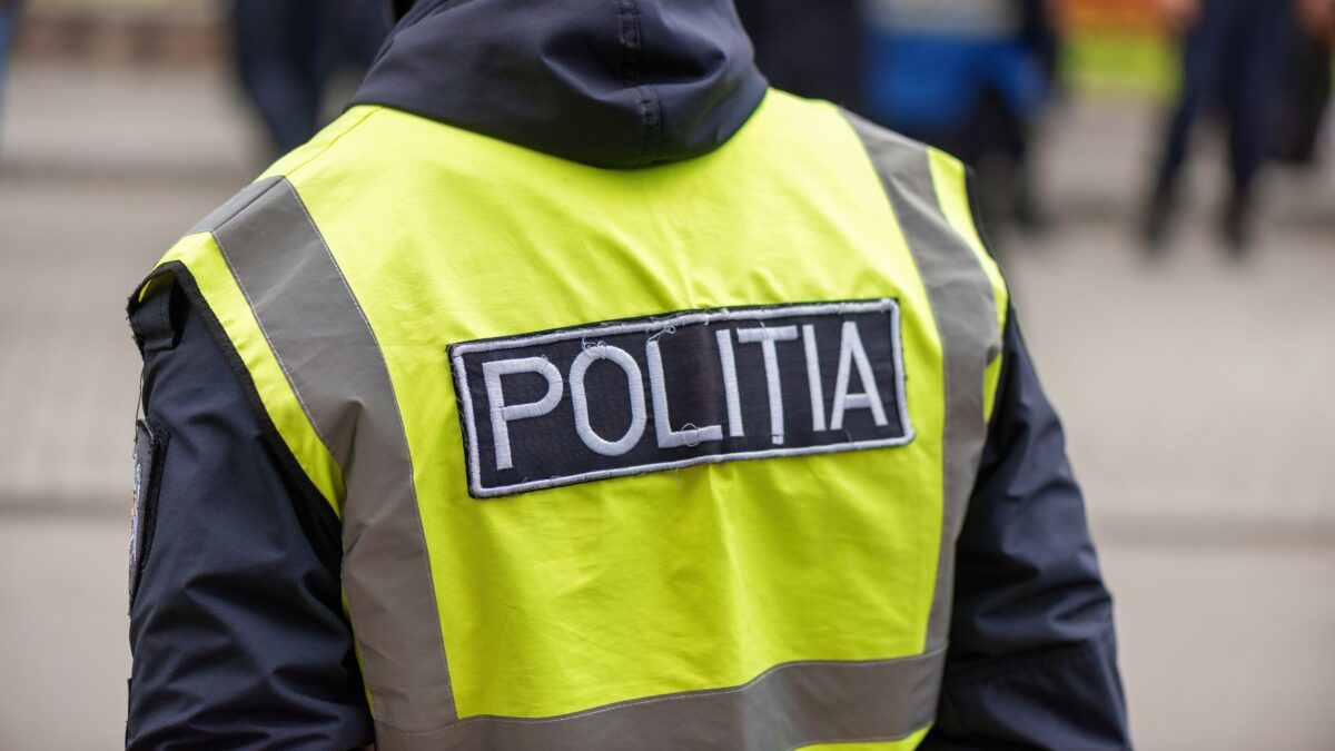 Tată și fiu, morți după ce au căzut de la etajul 10 al unui bloc din Arad