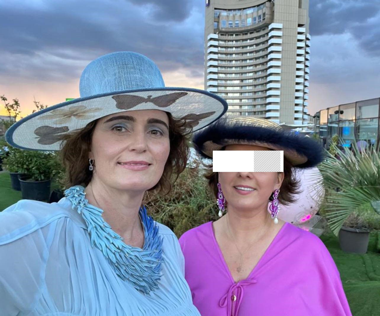 Cine se aseamănă, se adună! Prietena Iuliei Scântei are aceleași gusturi ca judecătoarea CCR