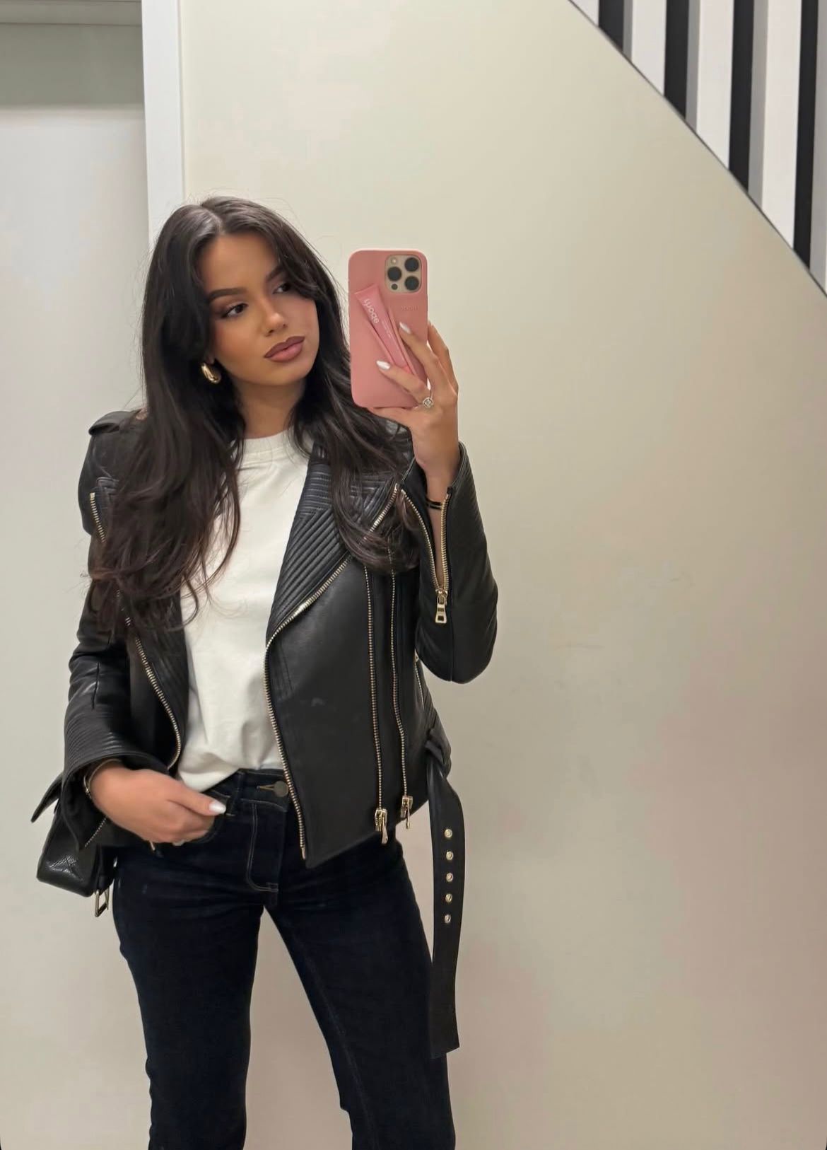 Carla Tudor nu este deloc străină de lumea mondenă