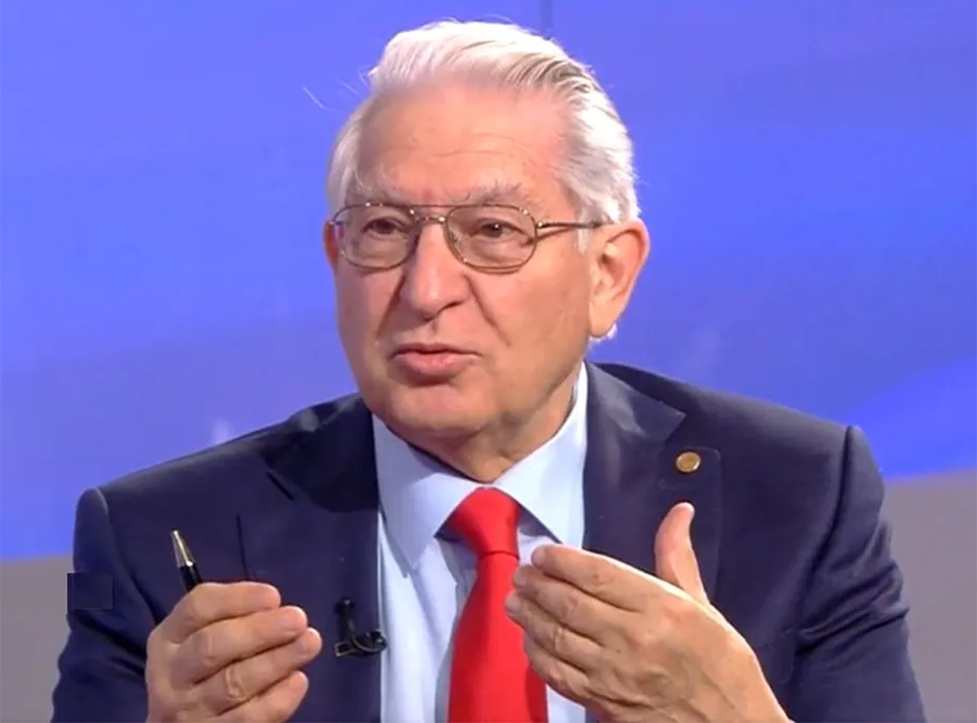 Fructul care ne întinerește dacă îl consumăm zilnic, potrivit faimosului medic Vlad Ciurea