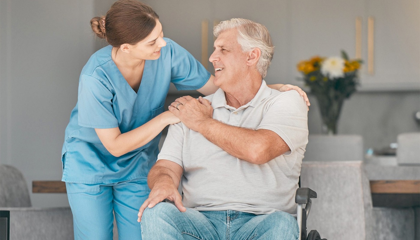 Cât câștigă lunar o femeie din România, care lucrează ca badantă în Italia. Ce se întâmplă cu salariile, de la 1 ianuarie 2026