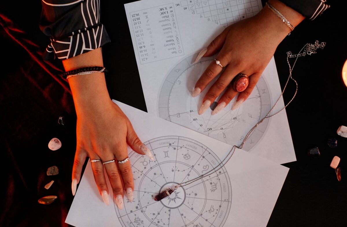 Imagine Stire Horoscop Pești 2026: un an al eliberării, al iubirii intense și al afirmării personale | 2review.ro