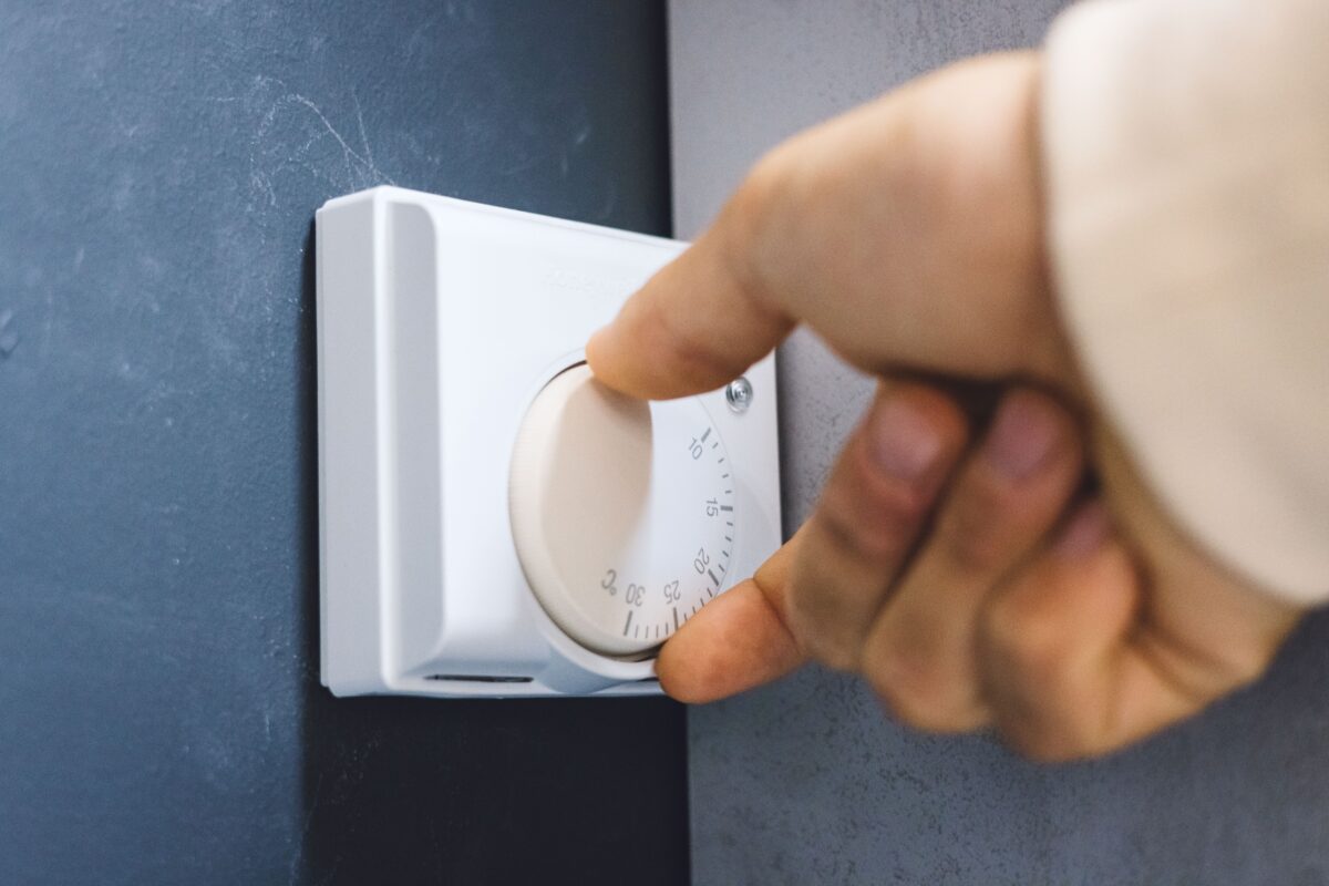 La ce temperatură este cel mai bine să setezi termostatul centralei termice atunci când pleci de acasă. Experții au stabilit limita sigură