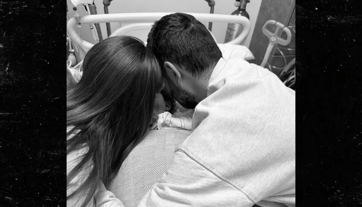 Imagine Stire Durere sfâșietoare pentru o influenceră celebră! I-a murit fiica în ziua de Crăciun, la 2 ani după ce fata mai mare s-a stins din cauza septicemiei | 2review.ro