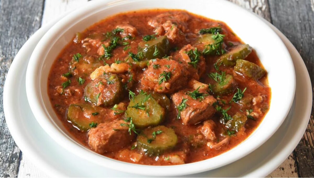 Imagine Stire Mâncare de castraveți murați – rețeta gorjeană a lui Radu Anton Roman, perfectă după masa de Crăciun | 2review.ro