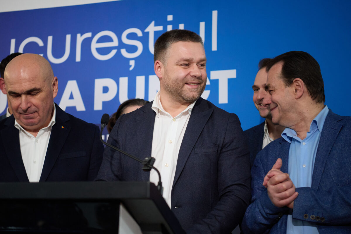 Imagine Stire Care este echipa de fotbal cu care ține primarul Ciprian Ciucu? „Sunt două cluburi de mare, mare tradiție” | 2review.ro