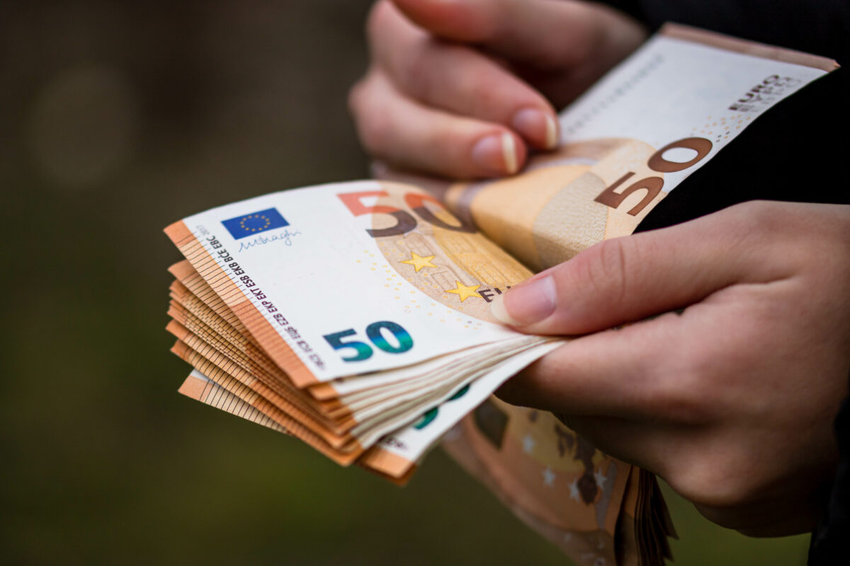 Scenariu sumbru pentru români! Ce se întâmplă cu moneda euro, de la 1 ianuarie 2026