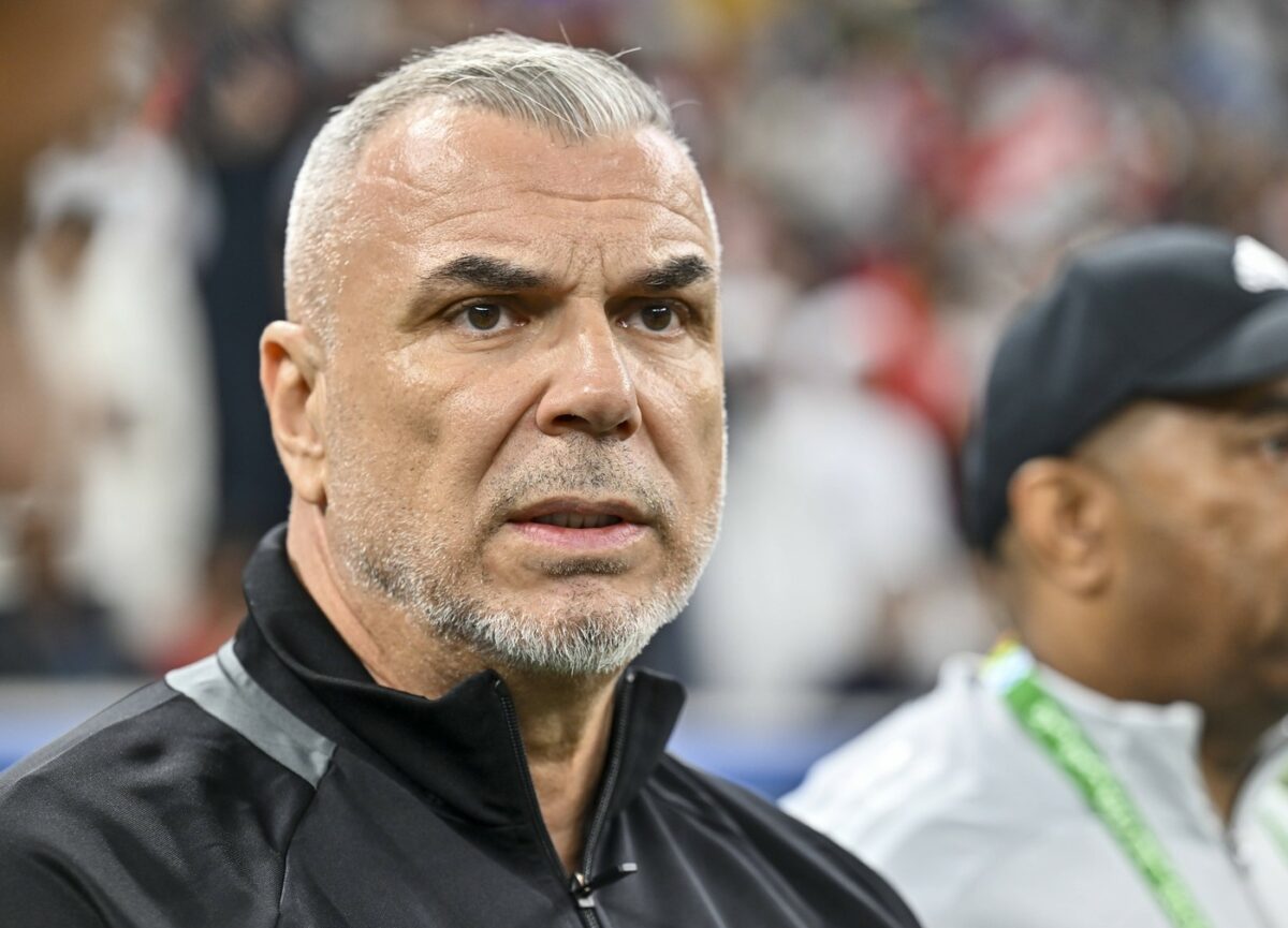 Imagine Stire Final de poveste pentru Cosmin Olăroiu în Emiratele Arabe! Tehnicianul român urmează să părăsească naționala | 2review.ro