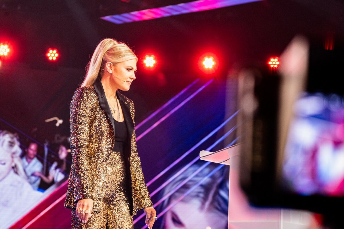 Imagine Stire Erika Kirk anunță că îl susține pe JD Vance pentru viitoarele alegeri | 2review.ro