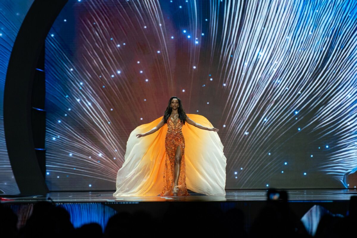 Imagine Stire În ce stare se află Miss Jamaica acum, la 22 de zile de când a căzut de pe scena Miss Univers 2025. Organizatorii au făcut anunțul | 2review.ro