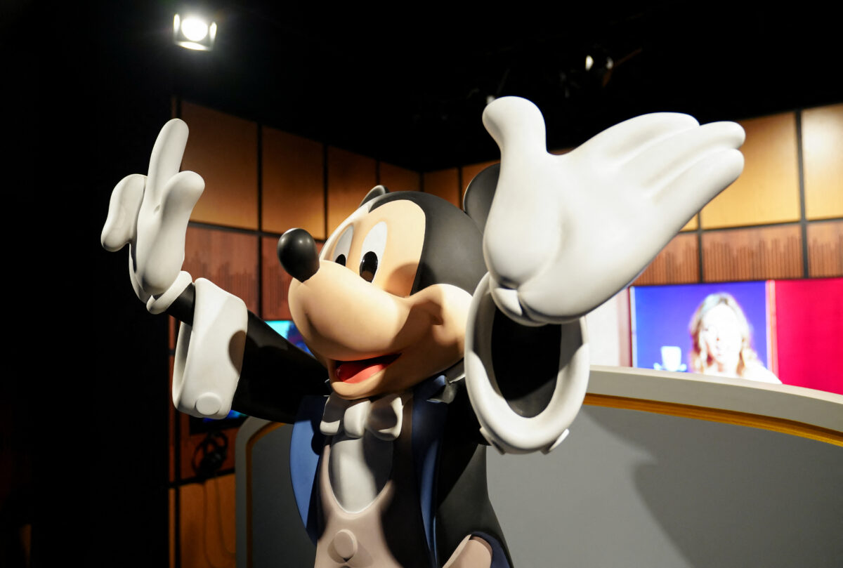 Disney aruncă 1 miliard de dolari în OpenAI și își dă personajele lui Mickey Mouse și Moana pe mâna inteligenței artificiale.