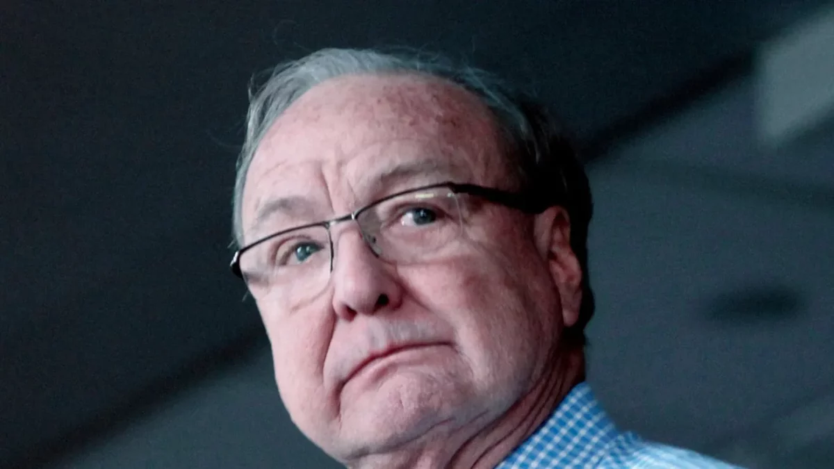 Imagine Stire Doliu în lumea sportului! A murit Tom Hicks, magnatul care a deținut trei echipe sportive de top | 2review.ro