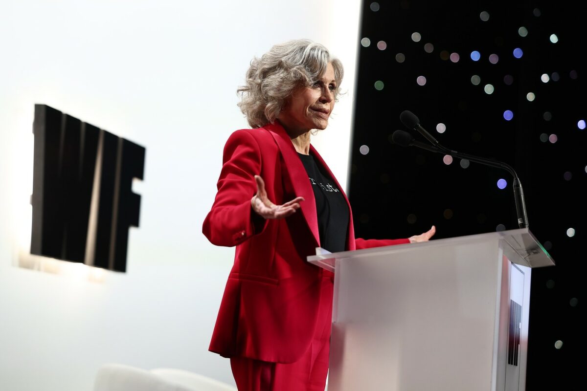 Imagine Stire Acord de 83 de miliarde de dolari, dar și controverse uriașe: O actriță celebră pune tunurile pe Netflix și HBO Max! | 2review.ro