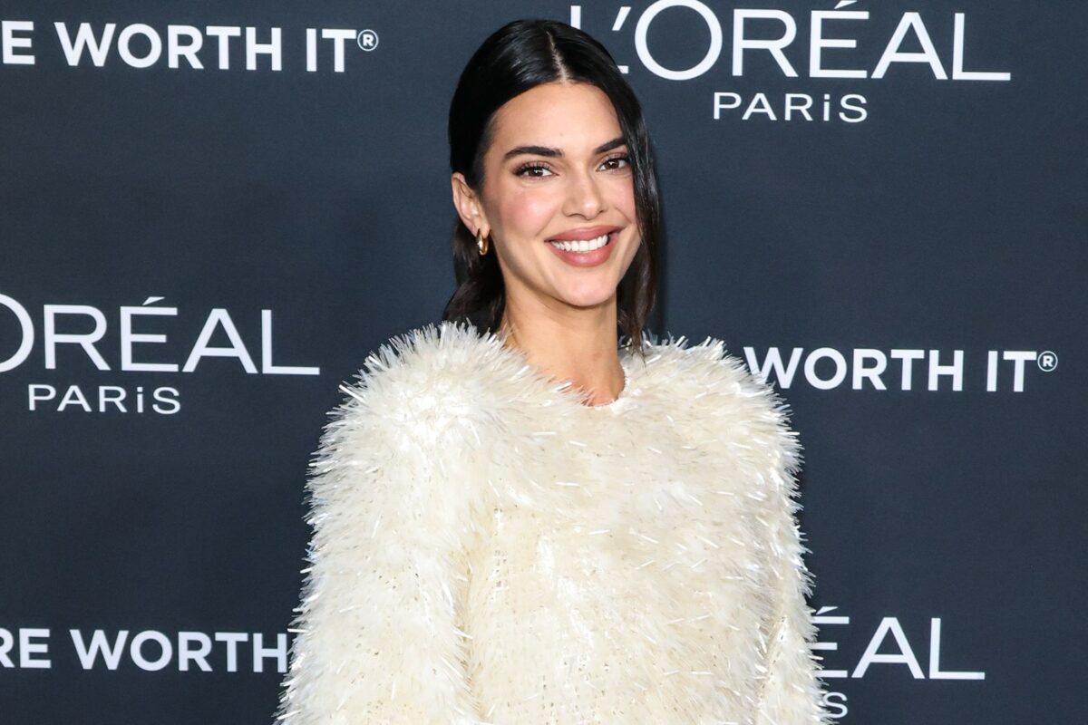 Imagine Stire Kendall Jenner, din nou îndrăgostită? Cu cine a fost surprinsă vedeta pe străzile din Los Angeles | 2review.ro