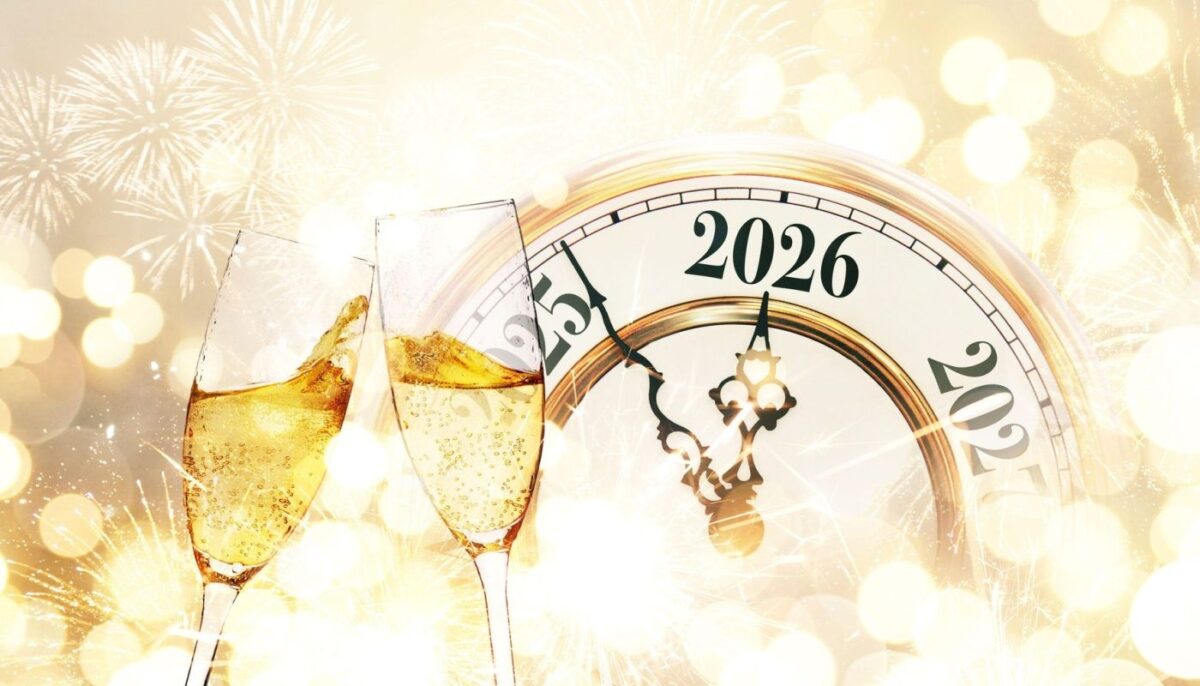 Tradiții şi superstiţii de Anul Nou. Ce trebuie să ții în noaptea de Revelion la tine pentru a atrage banii în 2026