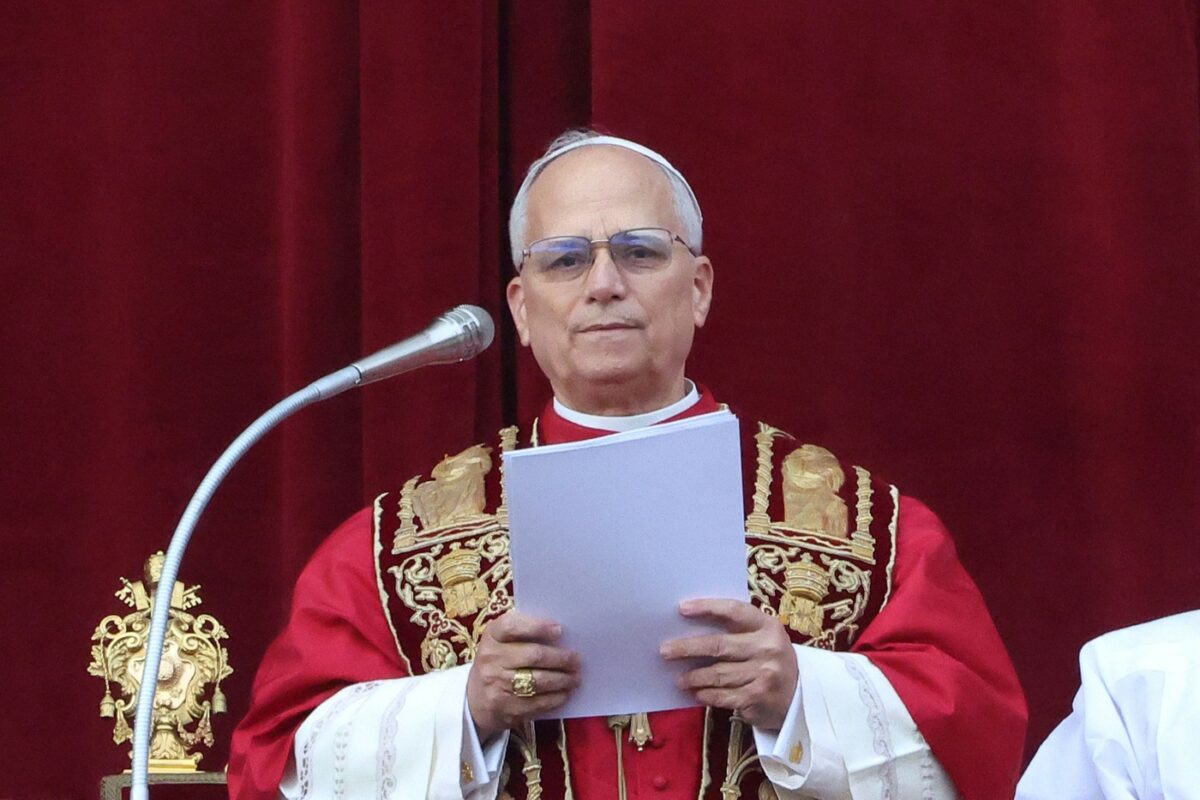 Imagine Stire Papa Leon, primul mesaj de Crăciun în calitate de șef al Bisericii Catolice: „Omul vrea să devină Dumnezeu pentru a-și domina aproapele” | 2review.ro