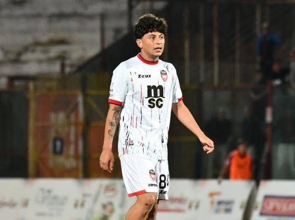 Imagine Stire Fotbalist de doar 18 ani, înjunghiat în plină stradă de Crăciun! A fost ținta unei răzbunări și acum se zbate pentru viața sa pe un pat de spital | 2review.ro