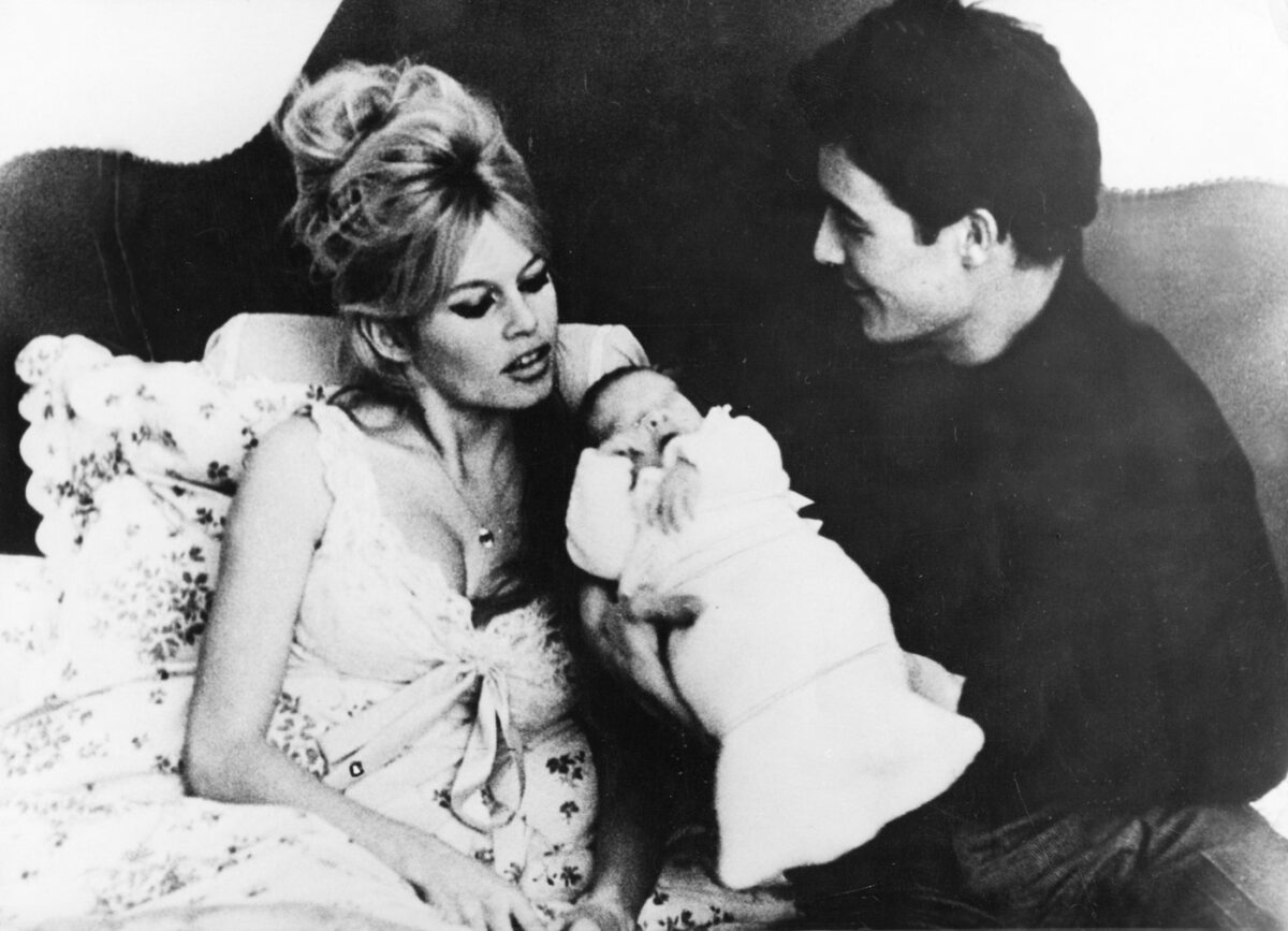 Imagine Stire Cine este fiul lui Brigitte Bardot, cu care actrița a avut o relație foarte rece. „Mai bine aveam un câine decât un copil” | 2review.ro
