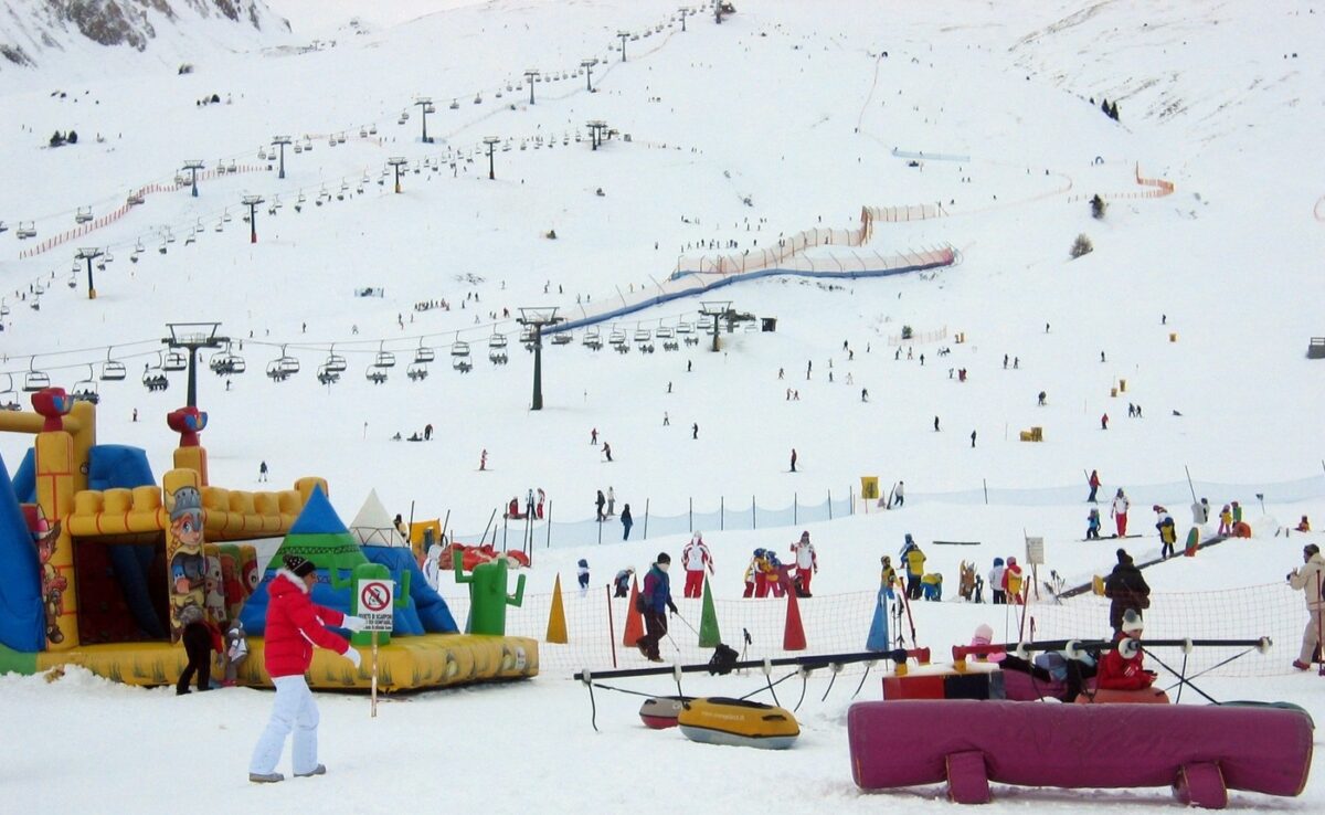 Imagine Stire Cele mai ieftine stațiuni de schi din Europa în 2025. Aici poți merge în vacanța de Crăciun sau Revelion | 2review.ro