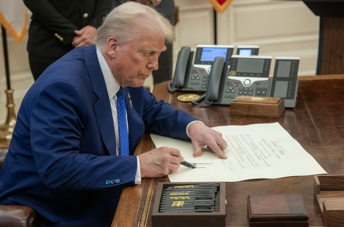 Imagine Stire Au fost făcute publice rezultatele RMN-ului lui Donald Trump. Anunțul făcut de medicul de la Casa Albă | 2review.ro