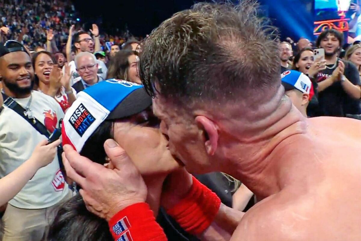 Imagine Stire John Cena, ”agățat” de soția de origine iraniană. Cum l-a scos Shay în oraș, când el nu îndrăznea să o facă | 2review.ro
