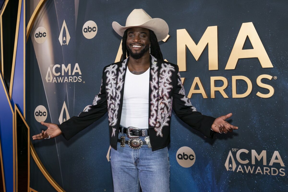 Imagine Stire Rap-ul l-a făcut celebru, country l-a făcut legendă! Povestea succesului lui Shaboozey, cowboy-ul care a venit din cluburi | 2review.ro