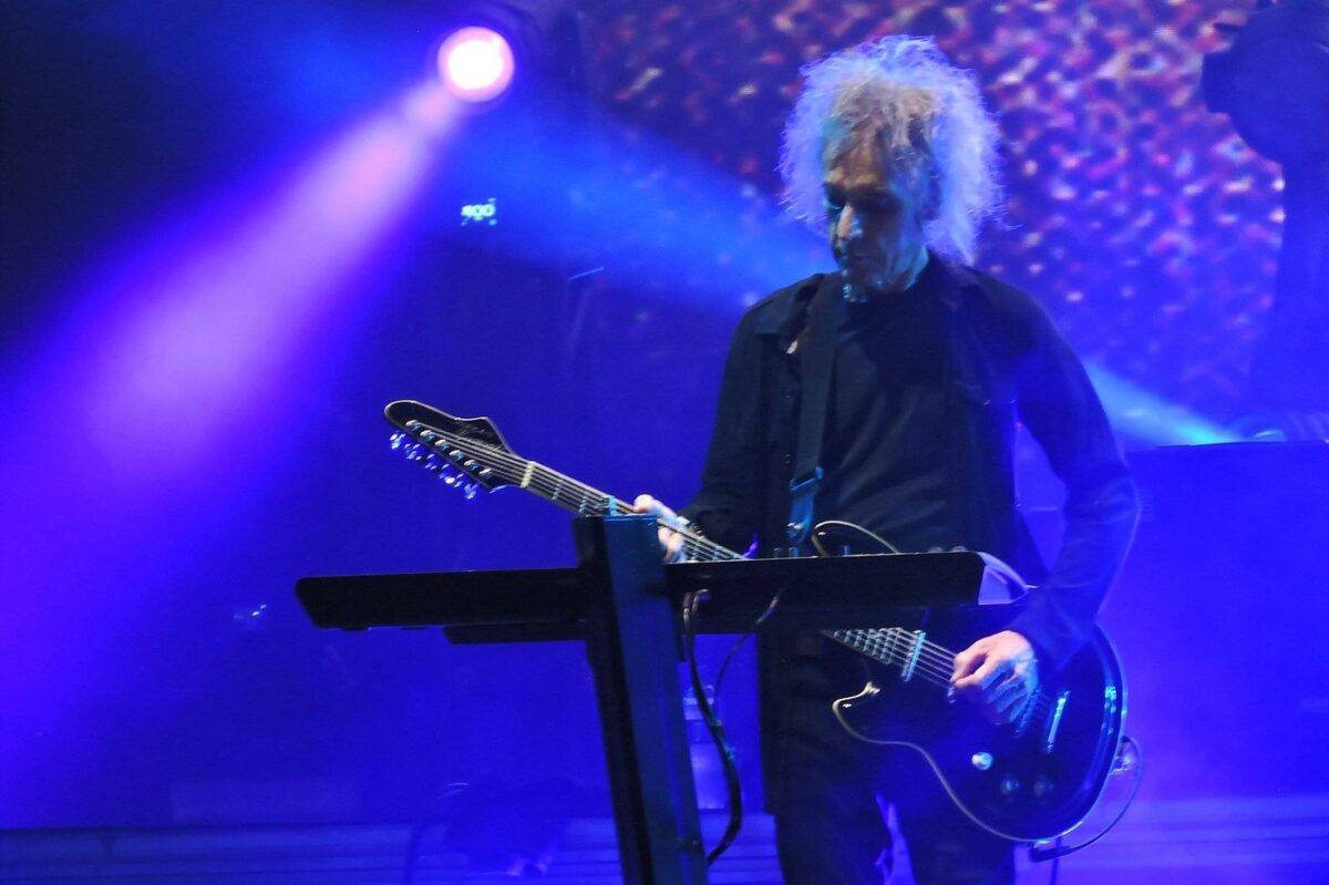 Imagine Stire Doliu în showbiz! Un cântăreț renumit a murit în a doua zi de Crăciun, la vârsta de 65 de ani | 2review.ro