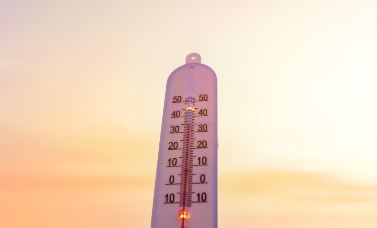 Imagine Stire Prognoza meteo azi, 6 mai 2026. Val de caldura in vestul Romaniei: temperaturi neobisnuit de ridicate la inceput de mai | 2review.ro