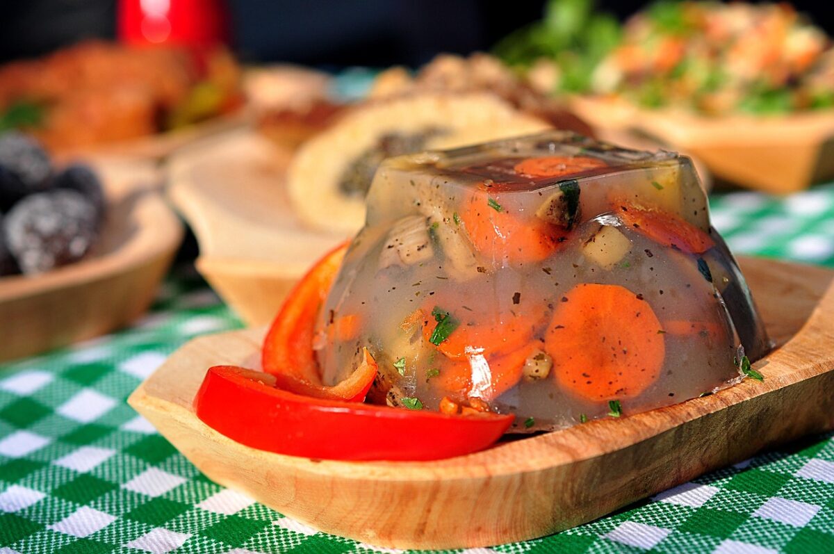 Câte zile poate fi păstrată piftia de porc în frigider, de fapt. Greșeala pe care multe gospodine o fac