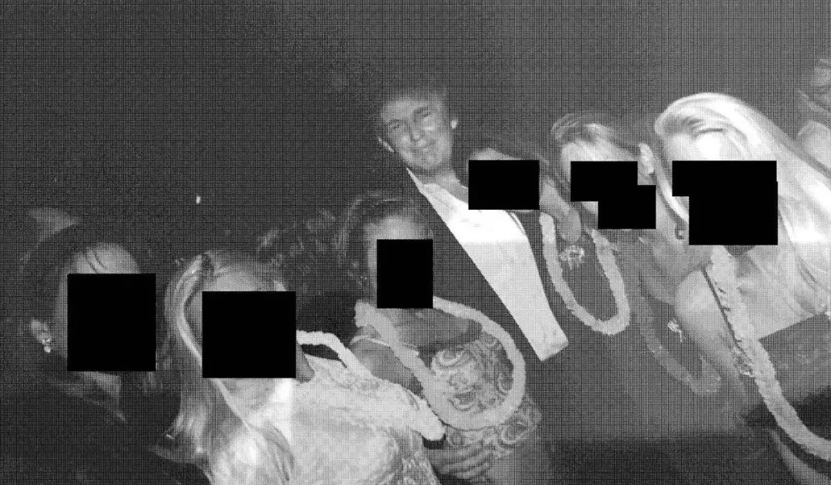 Imagine Stire Noi fotografii din dosarul Jeffrey Epstein! Donald Trump, Bill Clinton și Bill Gates, surprinși la petrecerile controversate | 2review.ro