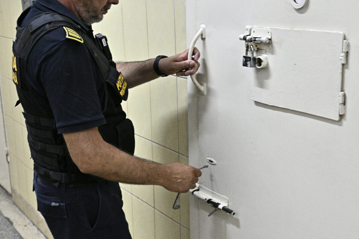 Acum 12 ani, România schimba regulile jocului. Noul Cod Penal care a „ușurat” pușcăriile și a mutat infractorii acasă