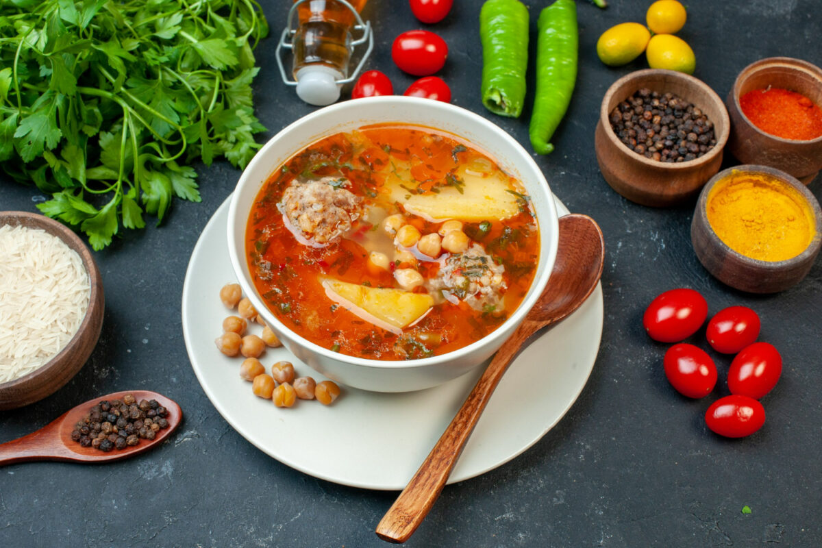Cât te costă să faci o ciorbă de perișoare pentru șase persoane. Calcului complet al ingredientelor