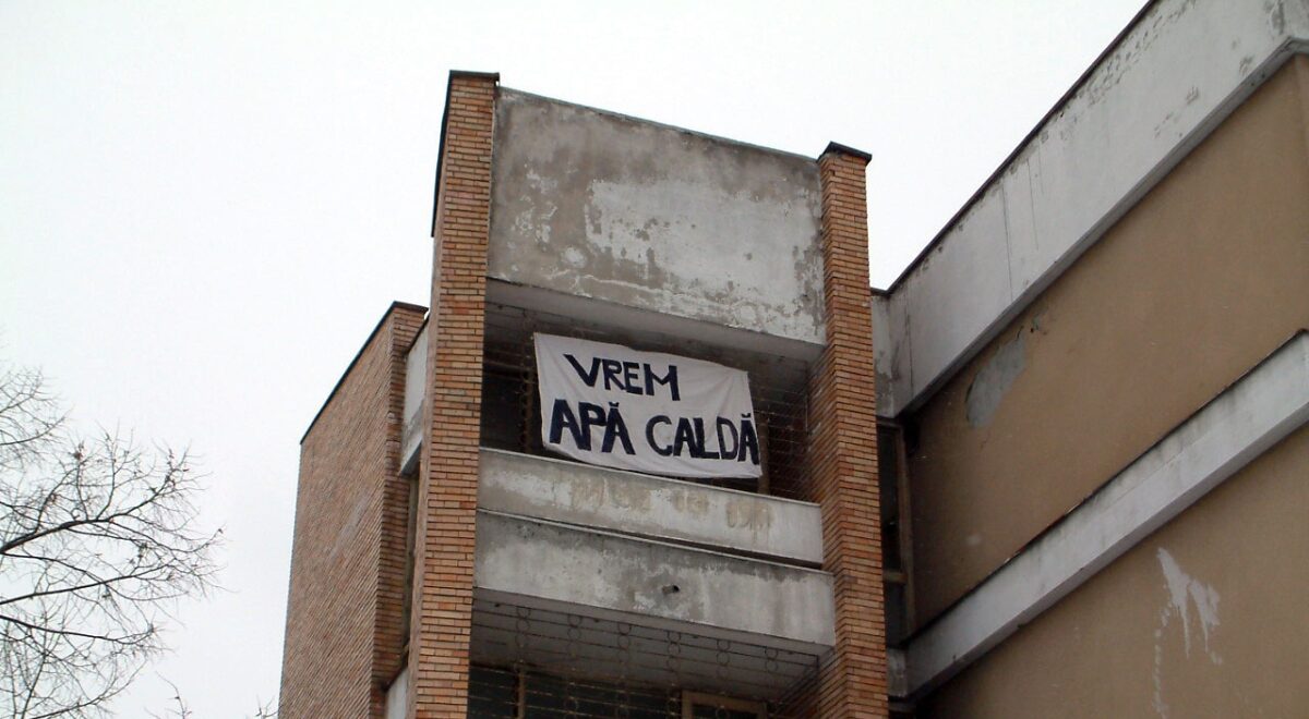 Căminele studențești din România – de la igrasie la revoltă publică